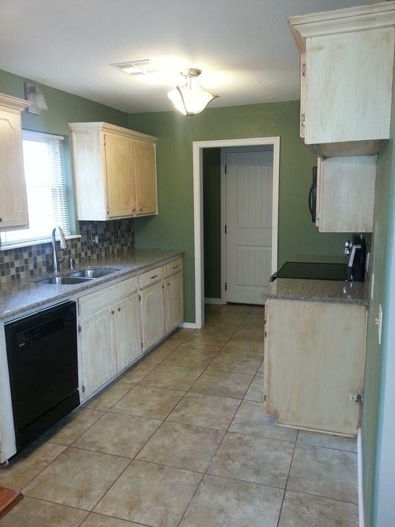 1604 SE 6th St, Moore, OK 73160 - photo 5