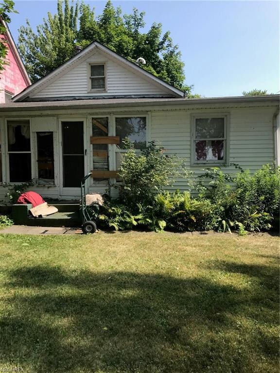 4374 Edgewater Dr, Sheffield Lake, OH 44054 - photo 2