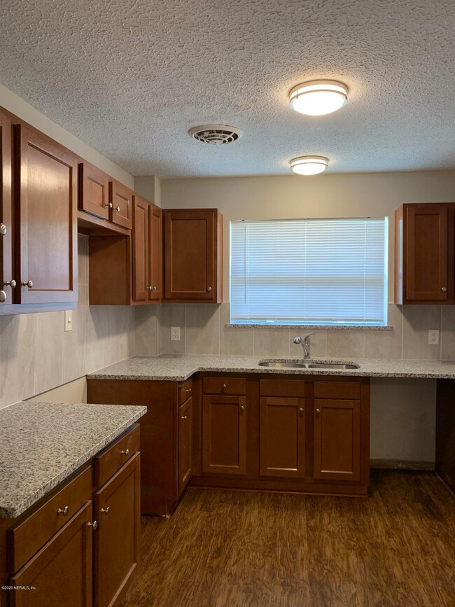 6236 Autlan Dr, Jacksonville, FL 32210 - photo 6