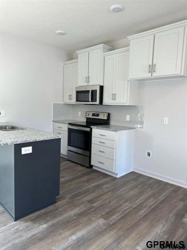 2021 Gindy Cir, Bellevue, NE 68147 - photo 2