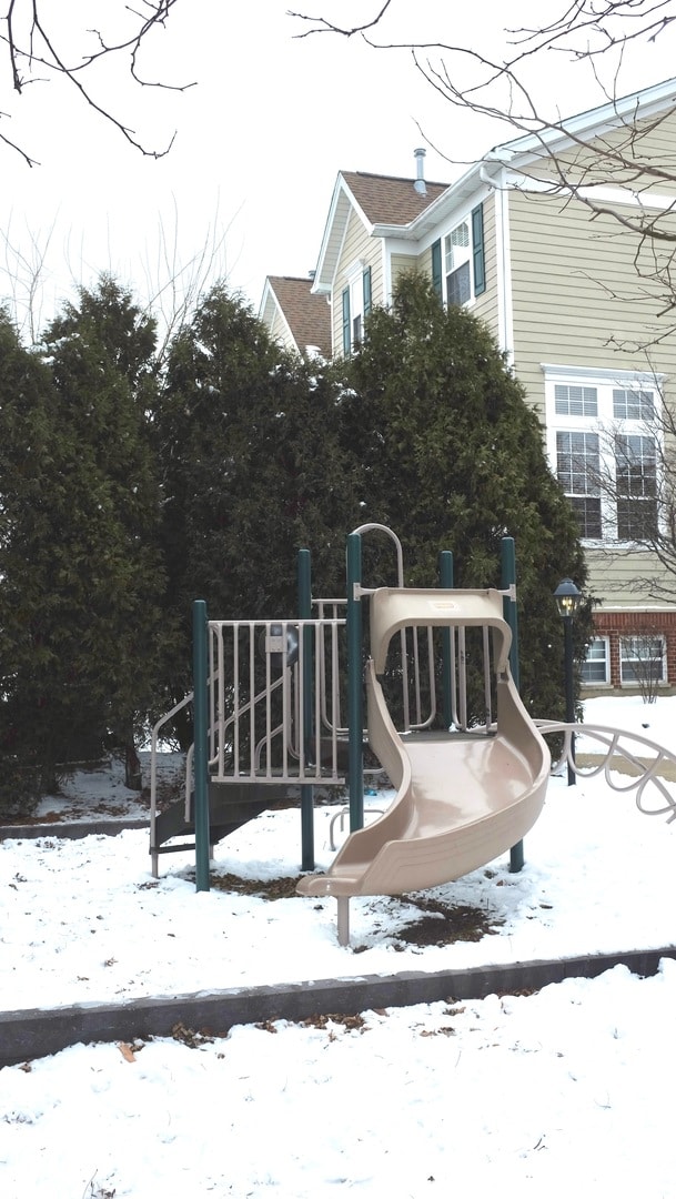 2411 Courtyard Cir unit 2, Aurora, IL 60506 - photo 2