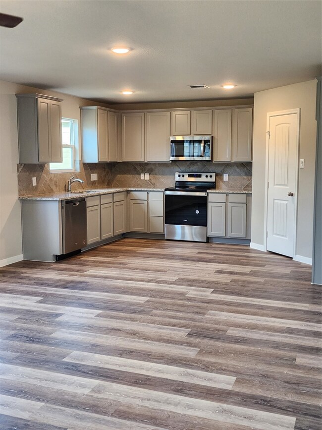 2905 4th St, Bay City, TX 77414 - photo 7