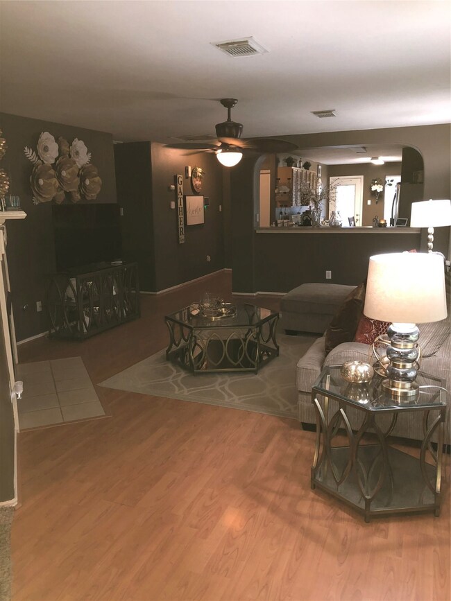 10327 Kinsdale Crossing Ln, Houston, TX 77075 - photo 5