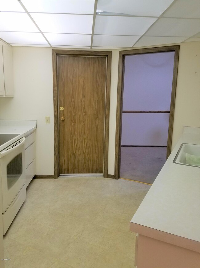 10926 W Topaz Dr, Sun City, AZ 85351 - photo 7