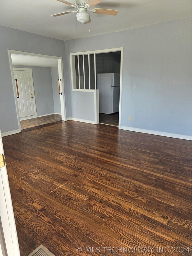 Entry into living room
