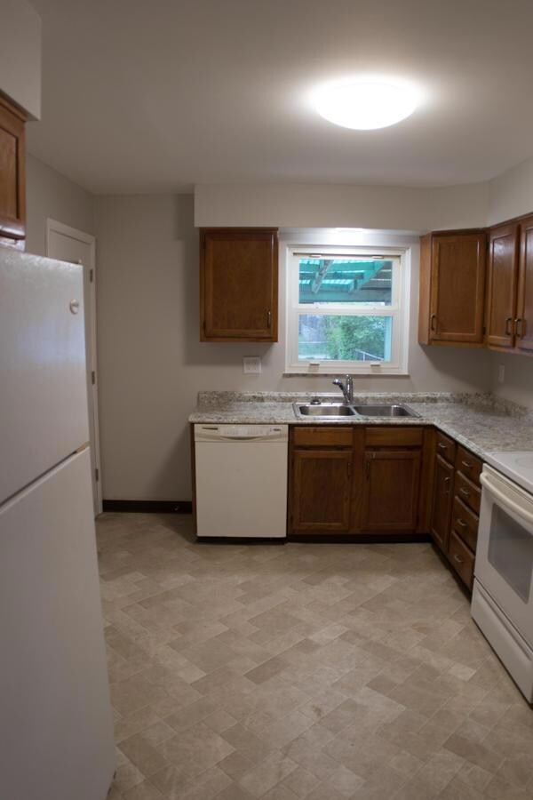 2250 Amherst (5)