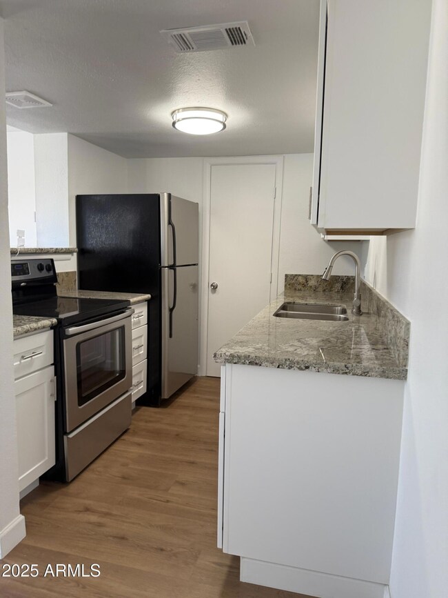 4041 S 44th Way, Phoenix, AZ 85040 - photo 6