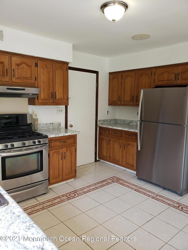 4 Banfield Ct, Middletown, NJ 07748 - photo 5