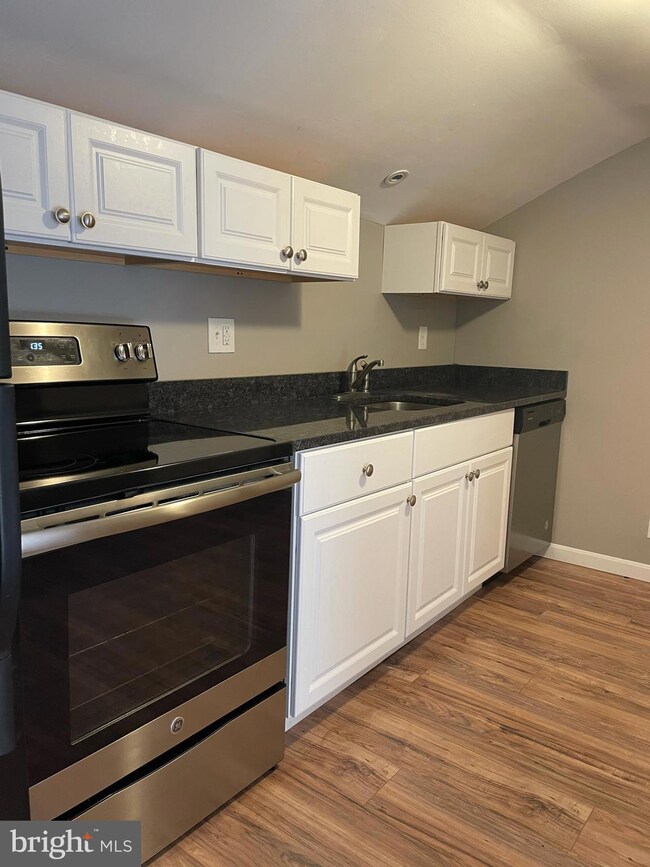 11 N Jay St unit 3, Middleburg, VA 20117 - photo 4