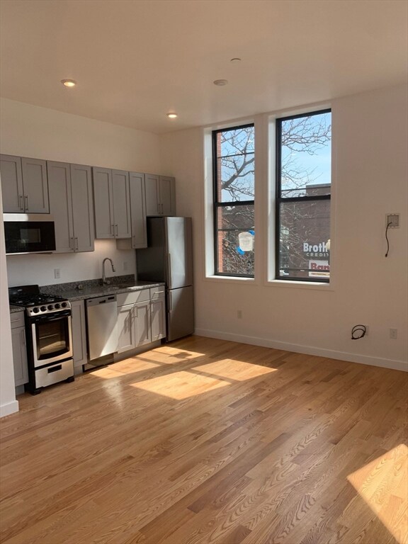 64 Market St unit 303B, Lynn, MA 01901 - photo 2