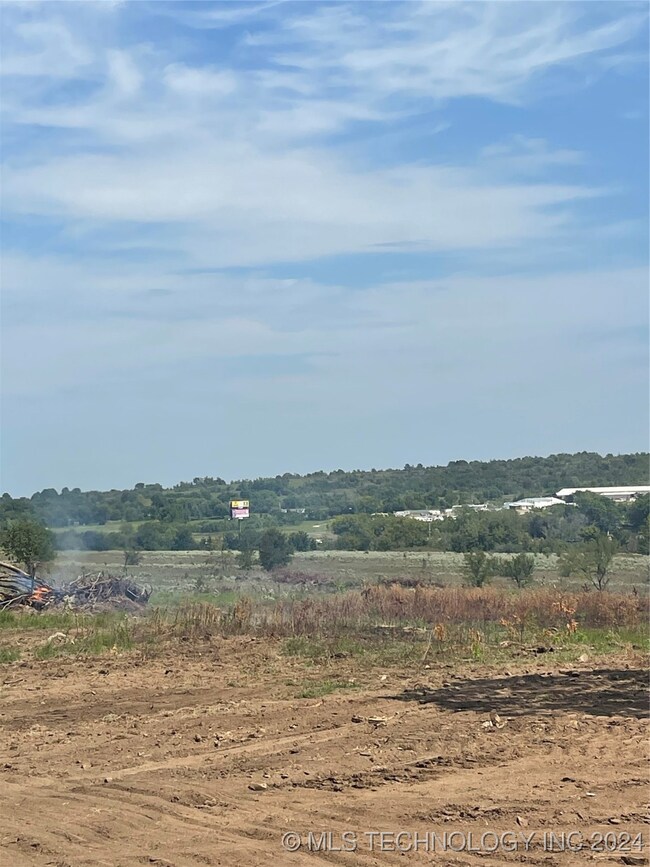 0 W Conifer Rd unit 2431965, Henryetta, OK 74437 - photo 5