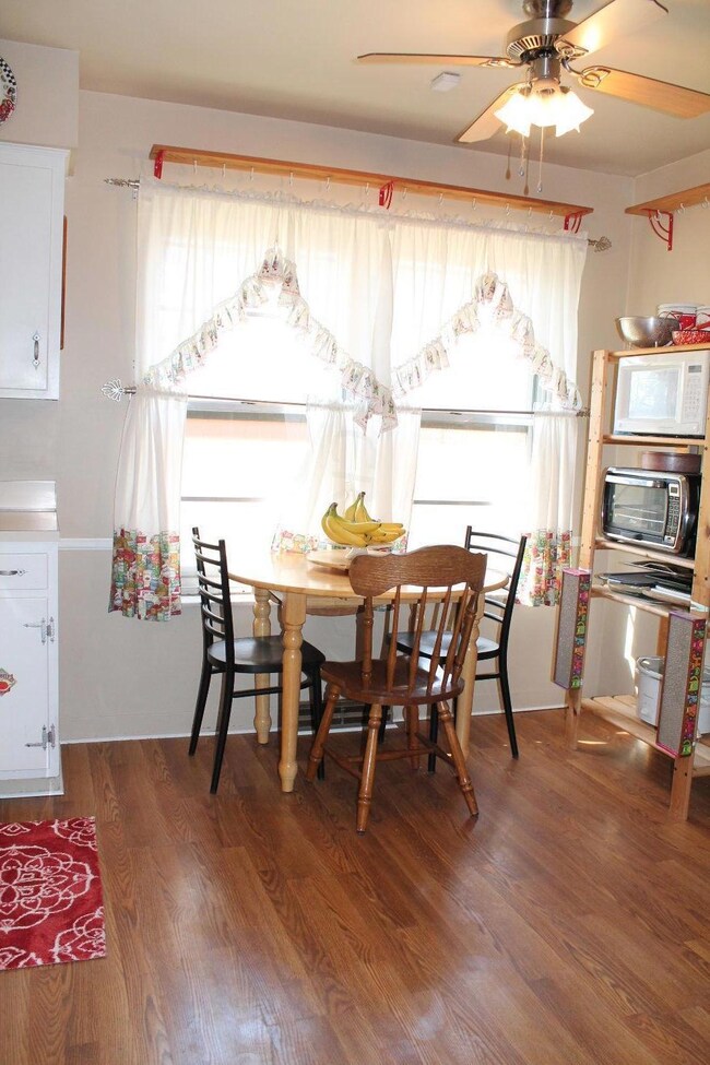 Dining area in kitchen