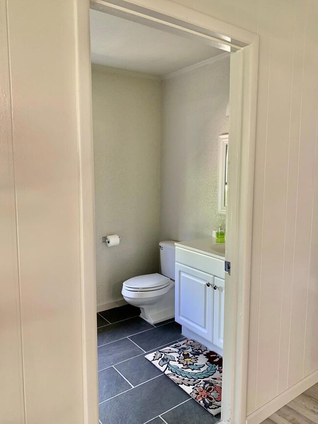 44 San Jacinto St, Bay City, TX 77414 - photo 4