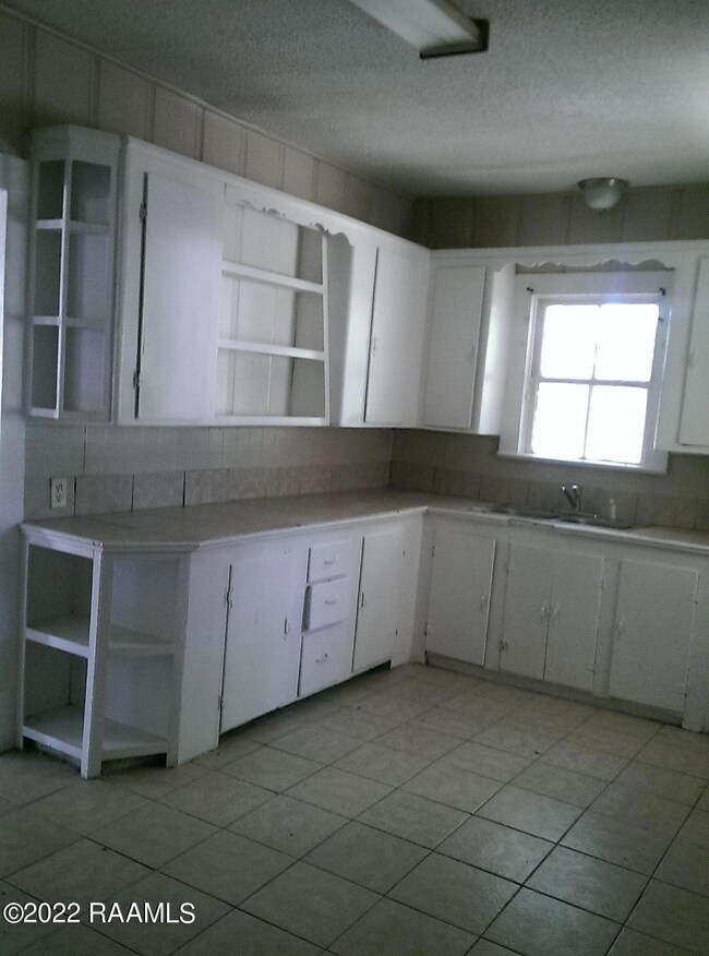 415 MARIGOLD KITCHEN
