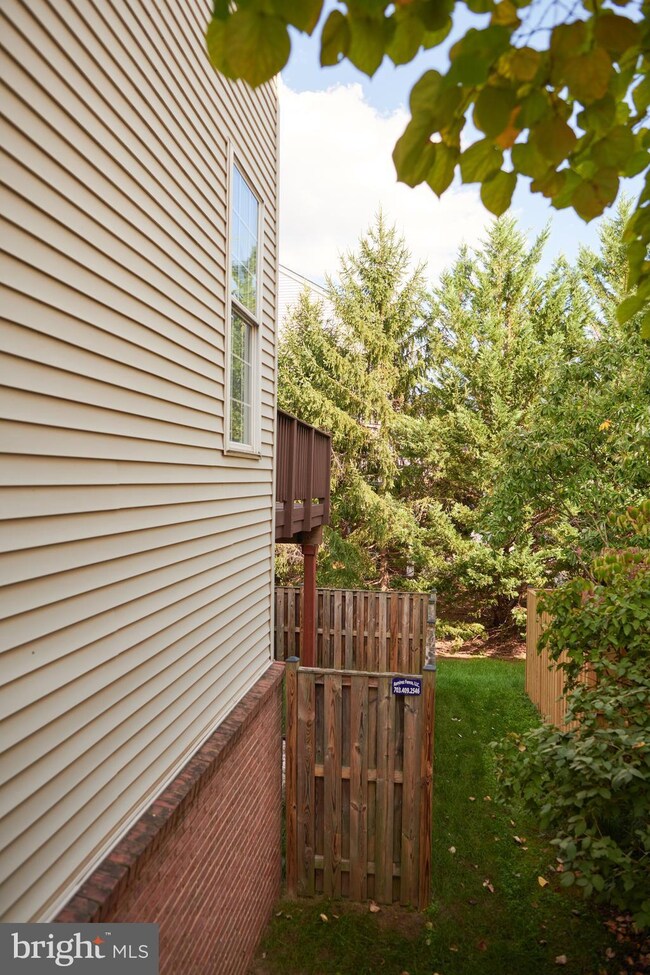 25338 Mcintyre Square, Chantilly, VA 20152 - photo 3