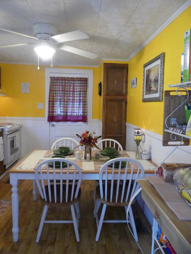 Eat-in Kitchen