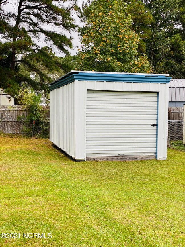 551 Chaucer Dr, Winterville, NC 28590 - photo 6