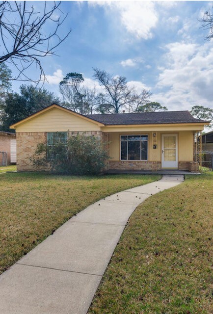 302 Graceland St, Houston, TX 77009 - photo 2