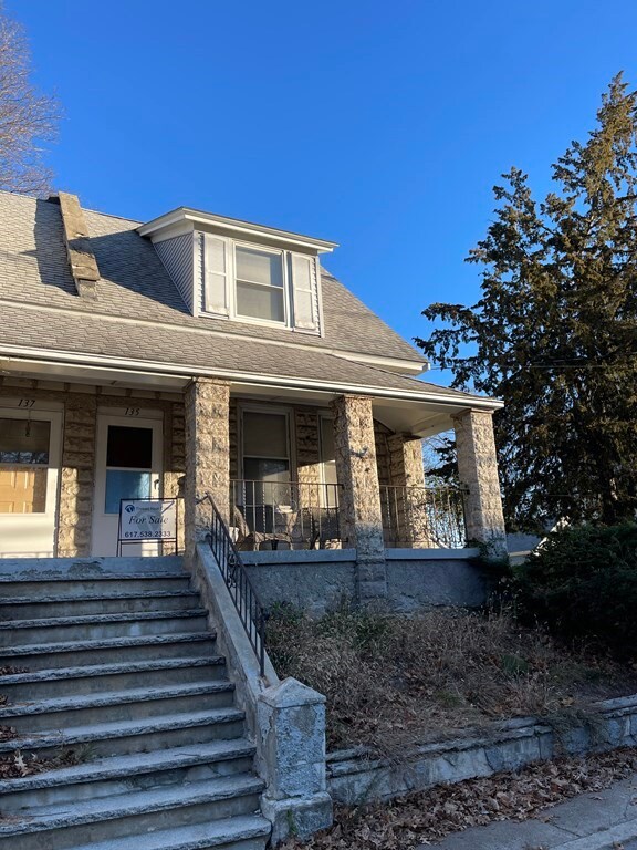 135 Gardner St unit 1, West Roxbury, MA 02132 - photo 2