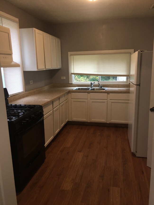 1124 Ridgeway Ave, Aurora, IL 60506 - photo 3