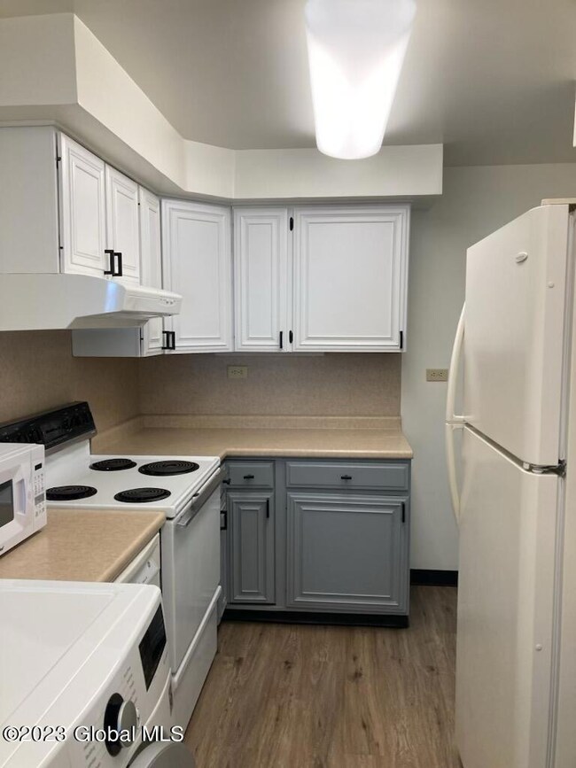 4 Michigan Ave unit 2, Rensselaer, NY 12144 - photo 2