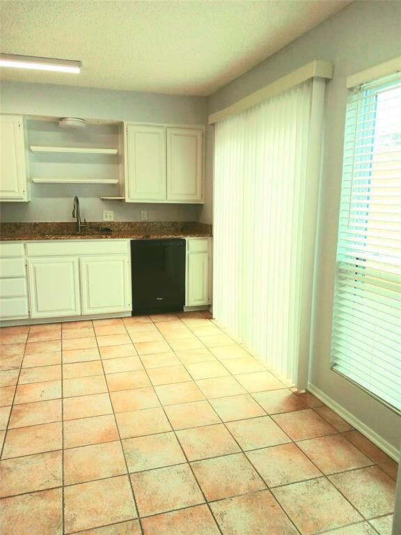 2907 Oak Shadows Cir, Bedford, TX 76021 - photo 4