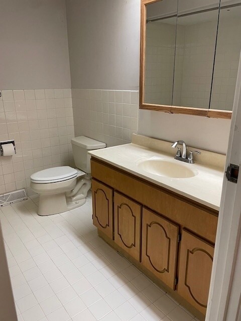 unlisted-address, Woodridge, IL 60517 - photo 7