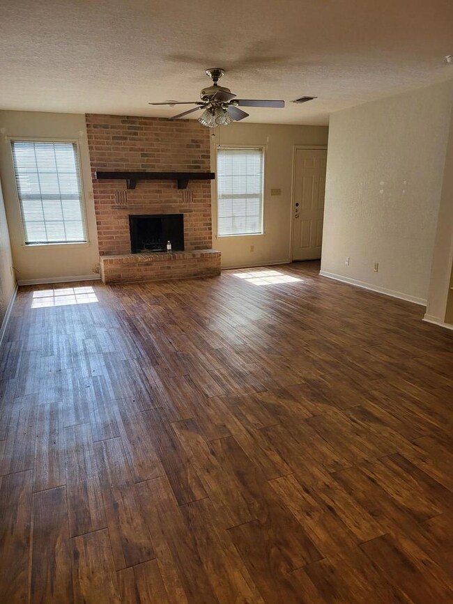 119 Frederick Rd unit 2, Fredericksburg, TX 78624 - photo 4