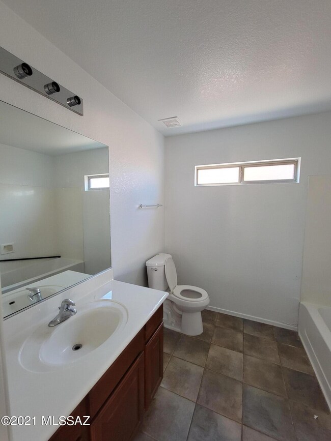 6490 CEDAR BATHROOM 2