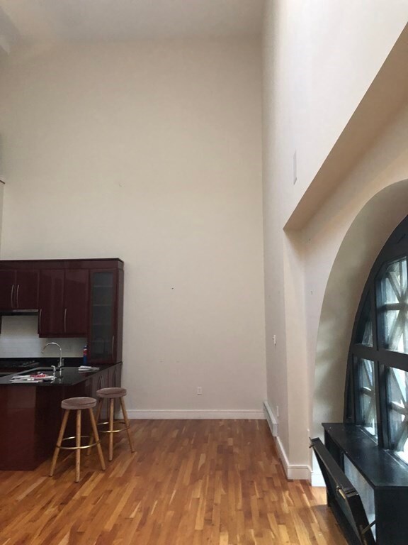 2420 Beacon St unit PH5, Chestnut Hill, MA 02467 - photo 3