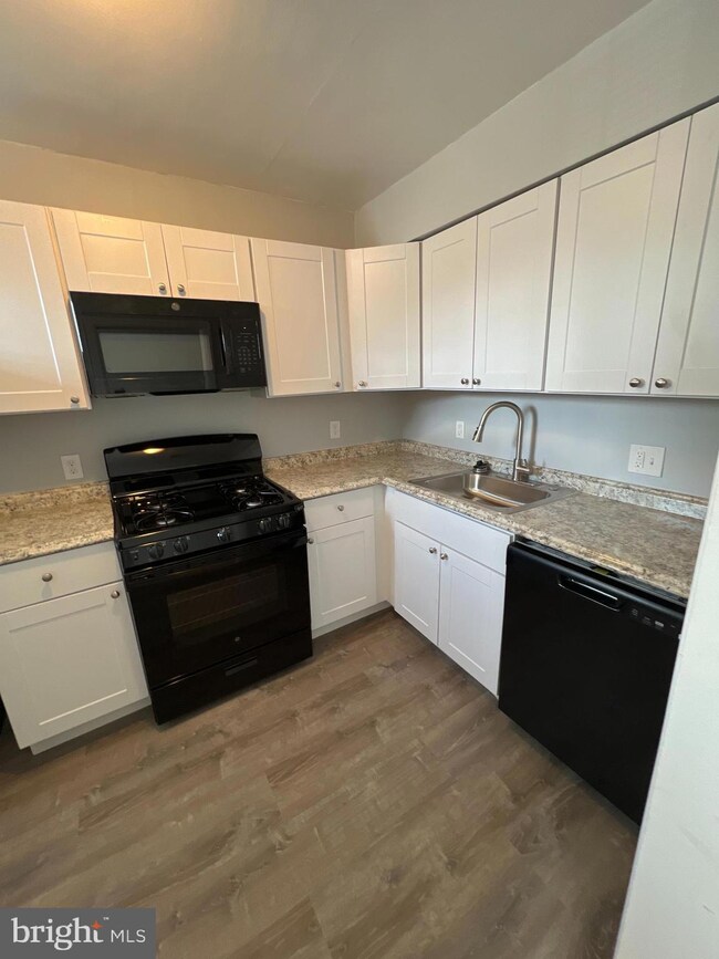 6113 Chinquapin Pkwy, Baltimore, MD 21239 - photo 3