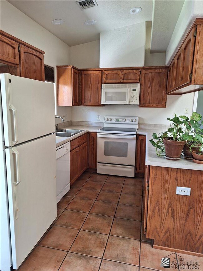 10725 E 35th St unit II, Yuma, AZ 85365 - photo 7