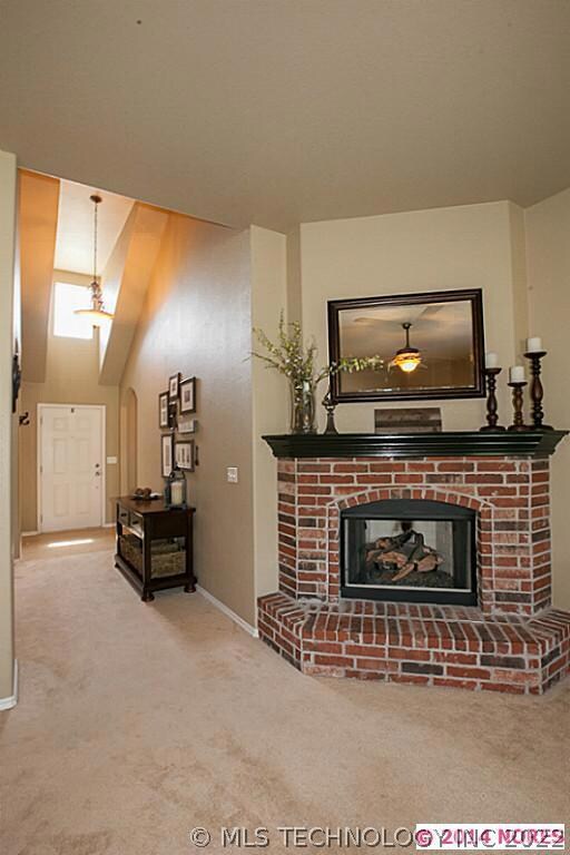 Gas fireplace