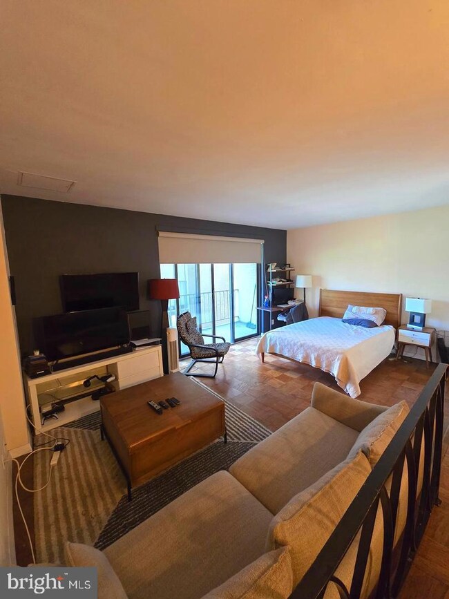 Carriage House unit 820, Washington, DC 20037 - photo 2