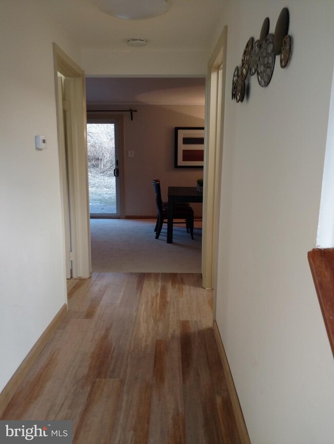 19317 Running Cedar Ct, Germantown, MD 20876 - photo 2
