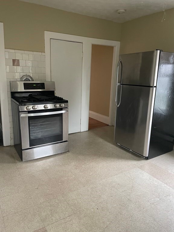 844 Canterbury St unit 3R, Boston, MA 02131 - photo 4