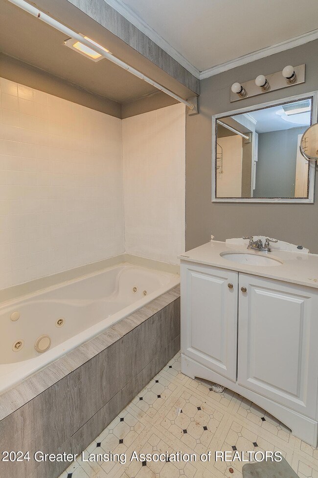 1208 Lathrop St, Lansing, MI 48912 - photo 7