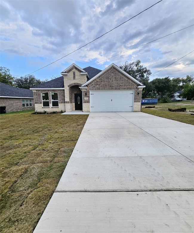 202 E 1st North St, Kaufman, TX 75142 - photo 2