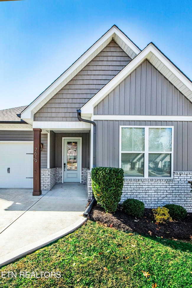 7619 Long Shot Ln, Knoxville, TN 37918 - photo 4