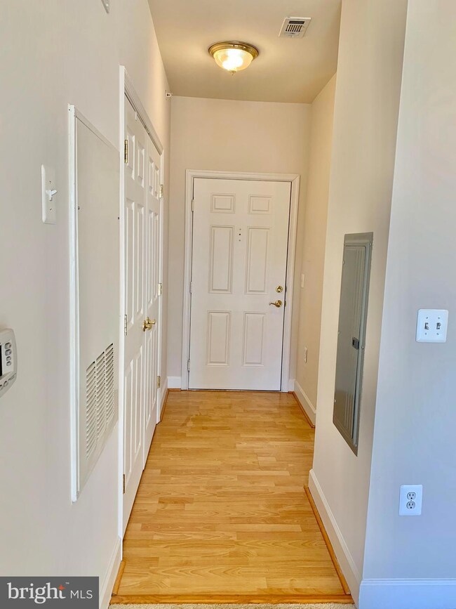 11924 Darnestown Rd, Gaithersburg, MD 20878 - photo 3