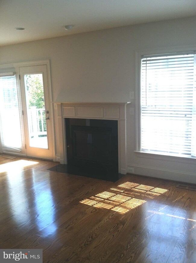 4714 Chestnut St, Bethesda, MD 20814 - photo 4