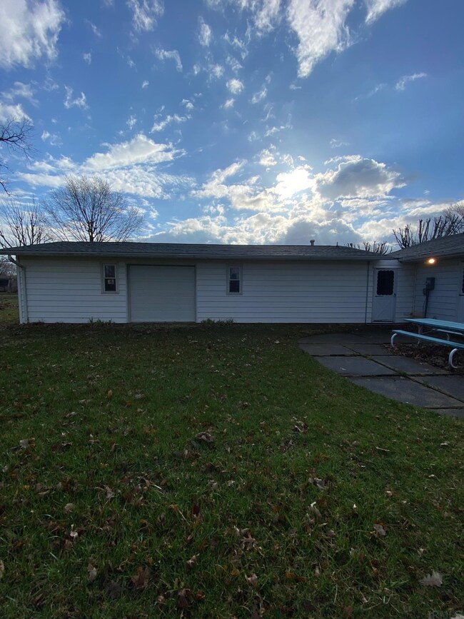 1412 W Tree Ln, Muncie, IN 47302 - photo 5