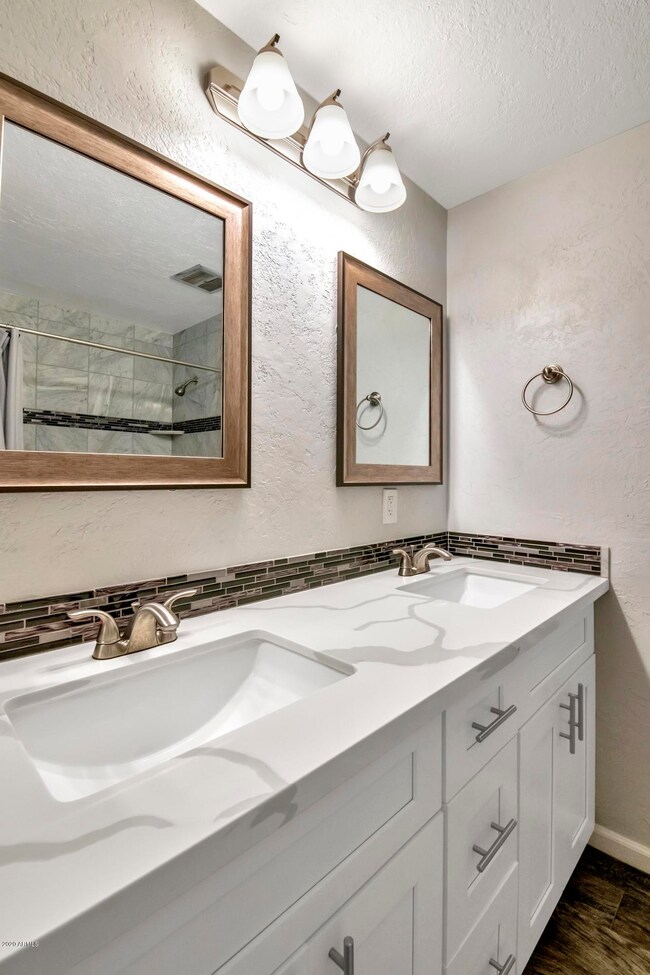Hall Bath, Double sinks