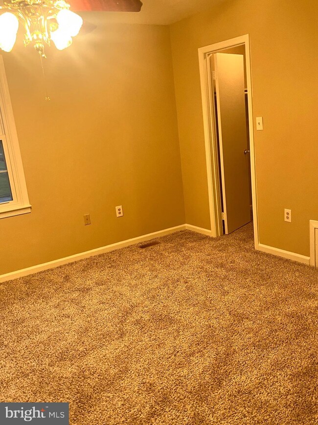 9064 Mcrae Ct, Manassas, VA 20110 - photo 4