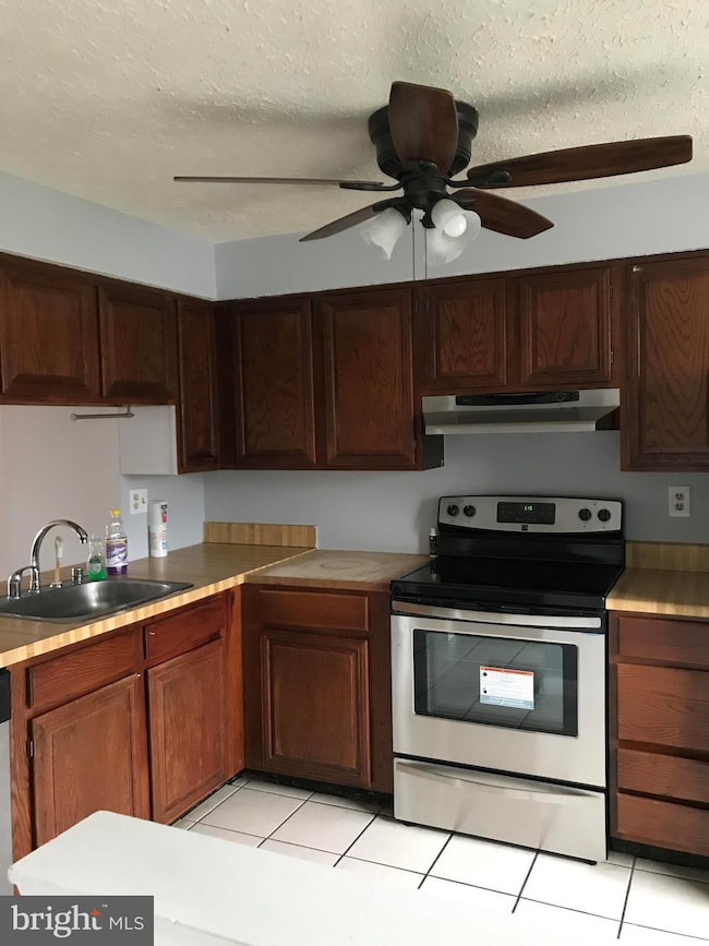 11820 Ashbrook Ct, Germantown, MD 20876 - photo 3