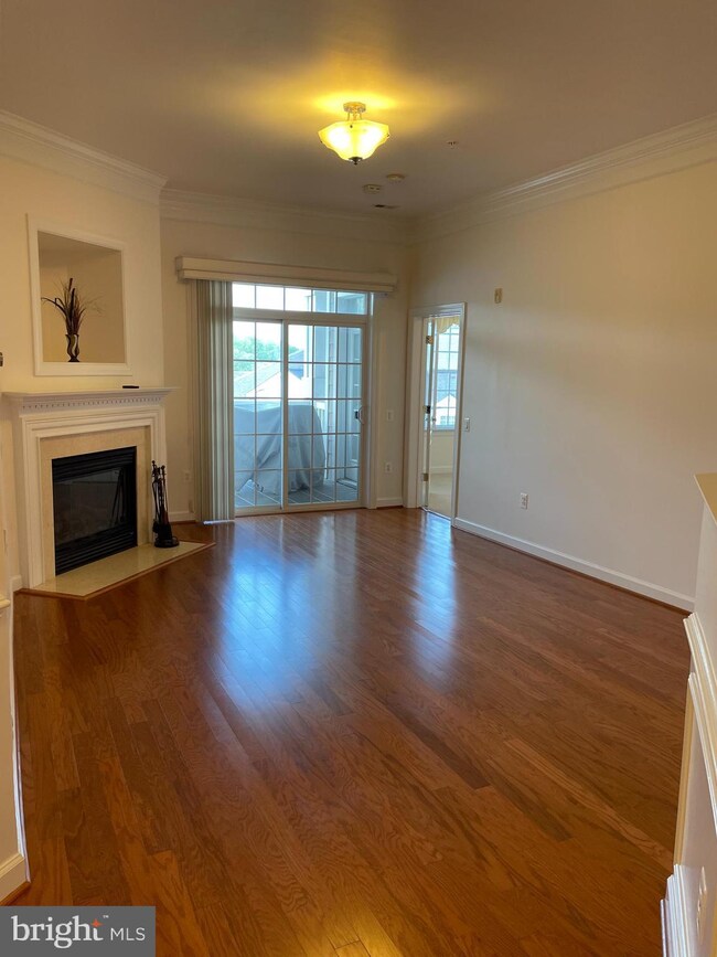 7871 Rolling Woods Ct unit 403, Springfield, VA 22152 - photo 6