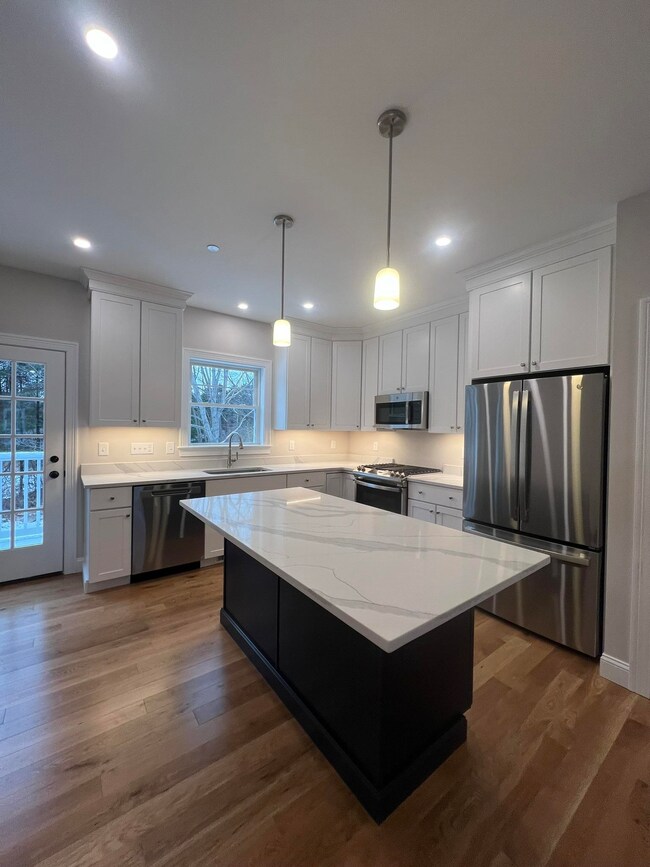 20 Juniper Ln, Portsmouth, NH 03801 - photo 2