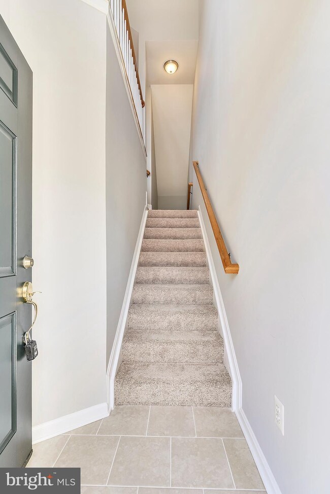 12048 Kemps Landing Cir, Manassas, VA 20109 - photo 2