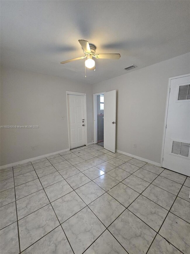 16041 NE 19th Ct unit 4, North Miami Beach, FL 33162 - photo 3