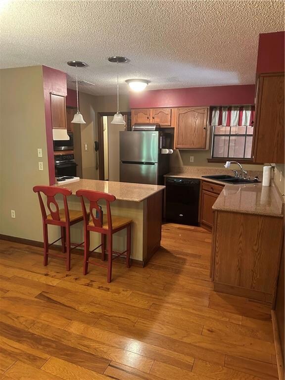 Breakfast bar in kitchen